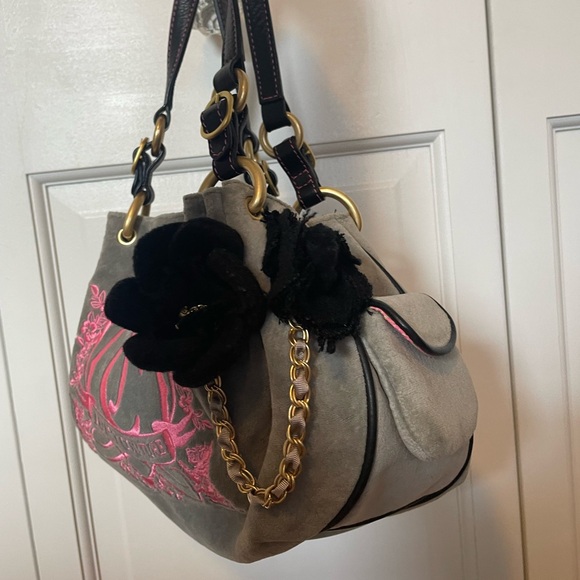 🖤🩷🩶 Rare Juicy Couture Handbag with Black Flowers and Gold Hardware Details - Picture 5 of 16